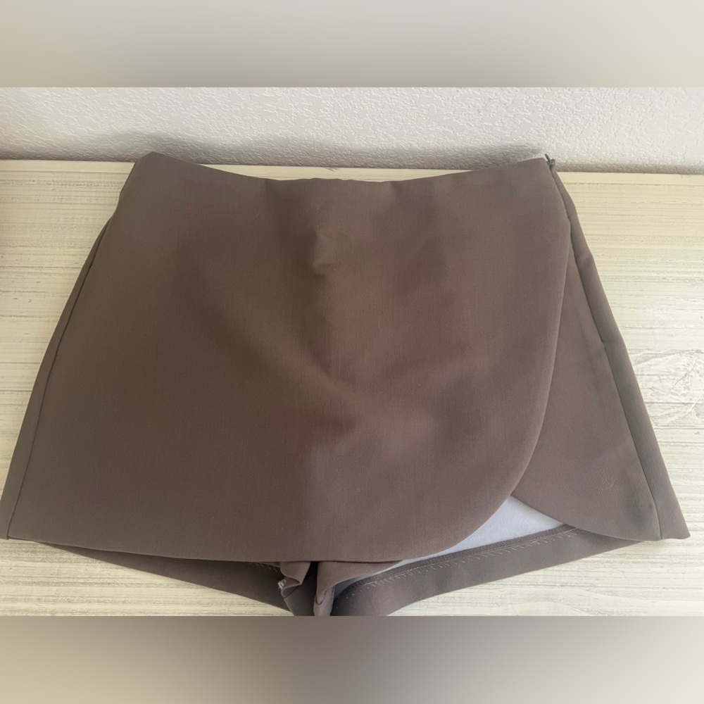Zara taupe colored skort size L